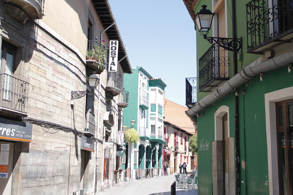 Pensión San Martin Lleó